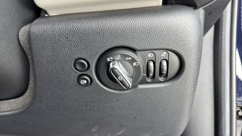 MINI Hatchback 1.5 Cooper Exclusive 5dr Auto [Nav Pack] Petrol Hatchback